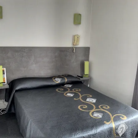 Hotel Acqs 2*